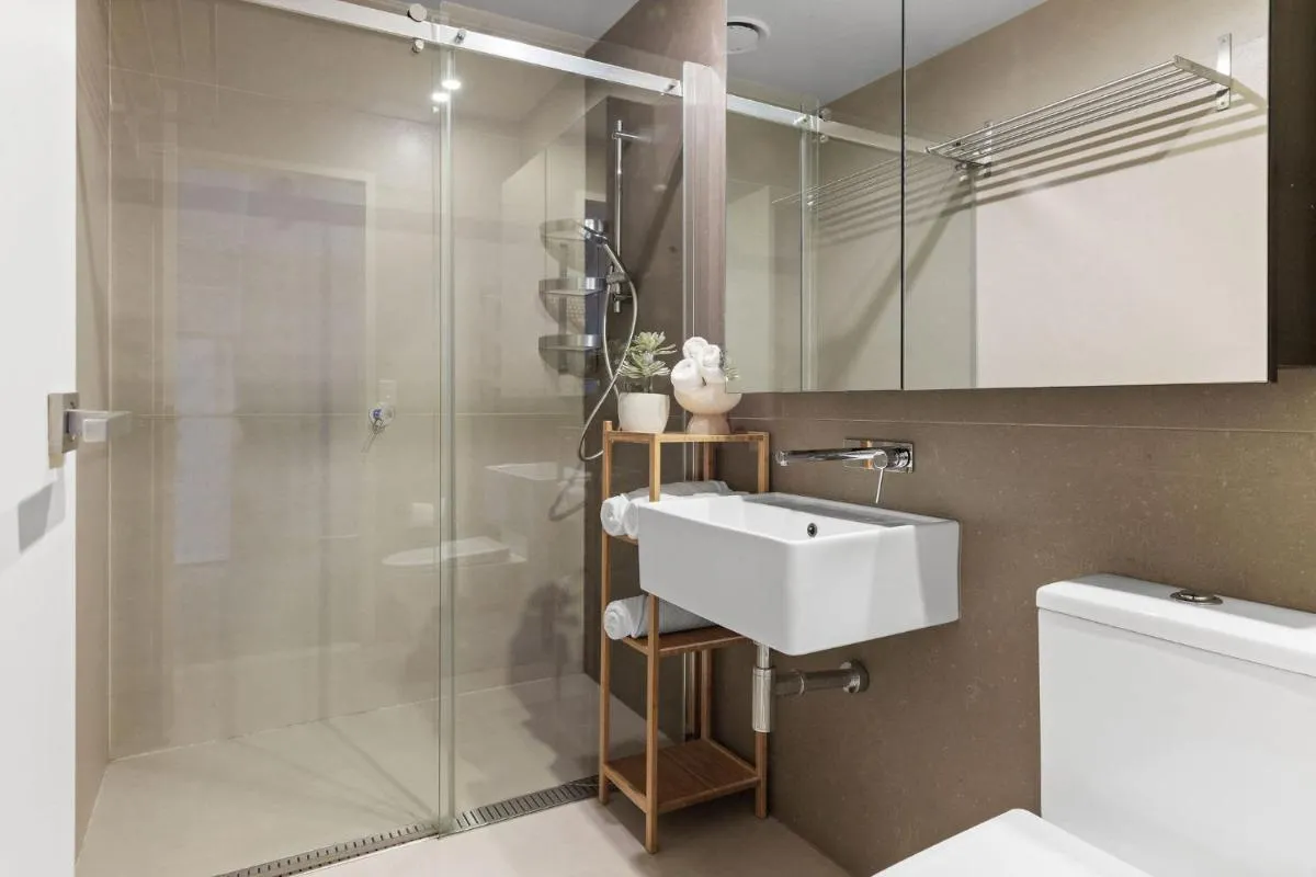 A Chic & Comfy 2BR Apt on Collins with City Views — 3