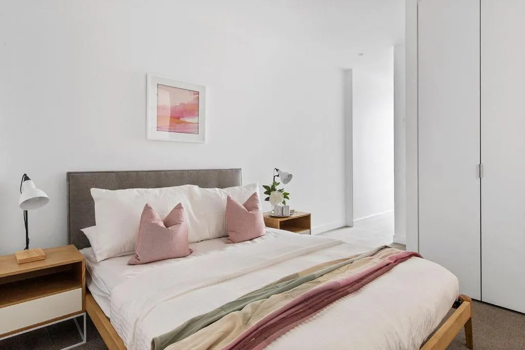 A Chic & Lovely 2BR Apt CBD with City Views — 2