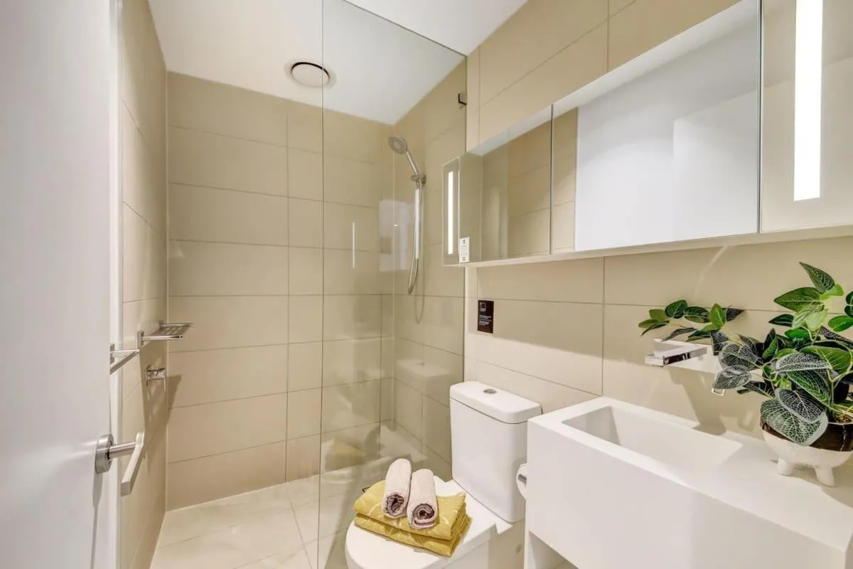 A Comfy 2BR Apt Near Crown & Southern Cross — 3