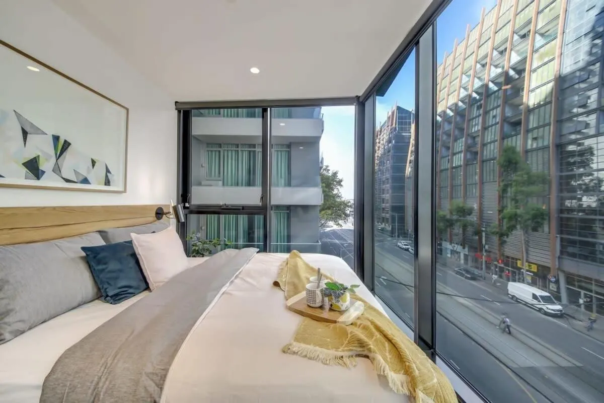 A Comfy 2BR Apt Near Crown & Southern Cross — 2