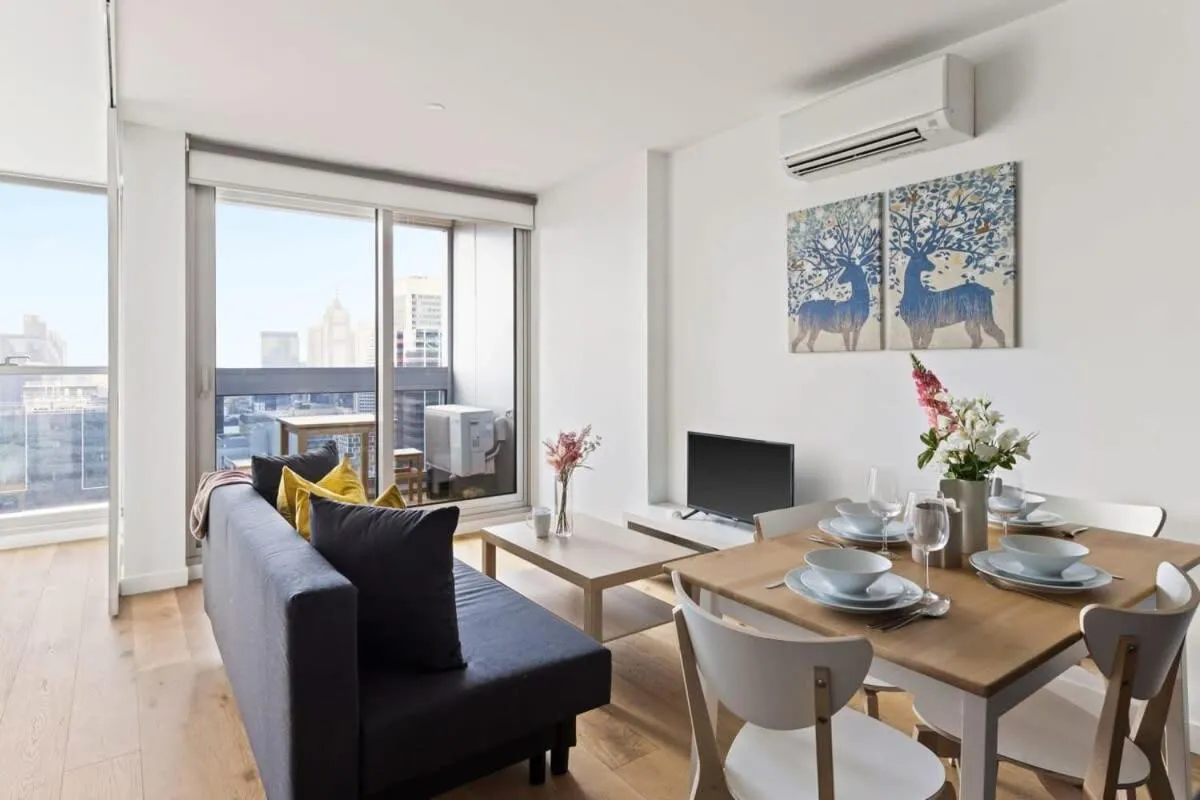 A Comfy 2BR Apt w City Views Near Southern Cross — 5
