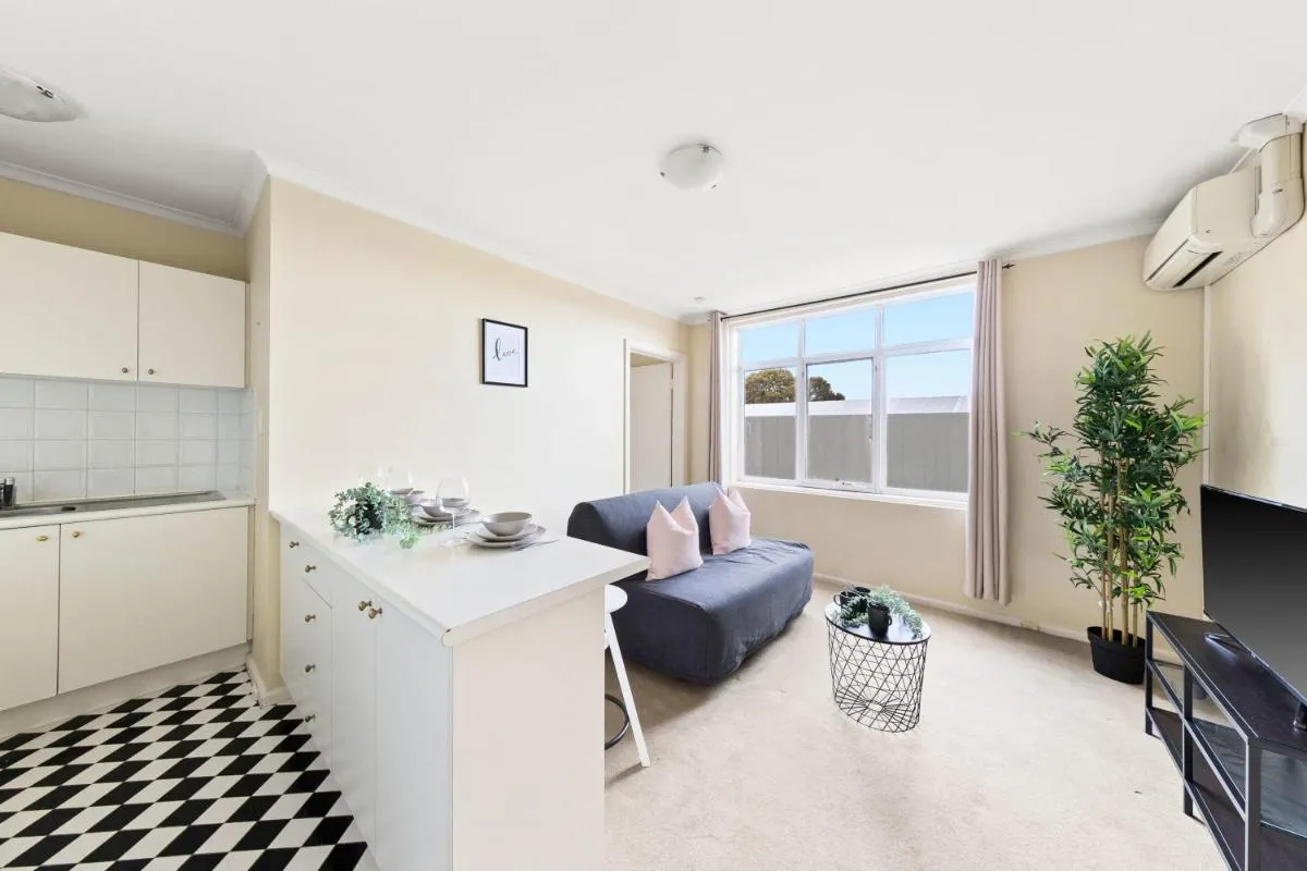 A Comfy & Cozy Apt in Clifton Hill FREE Parking — 4