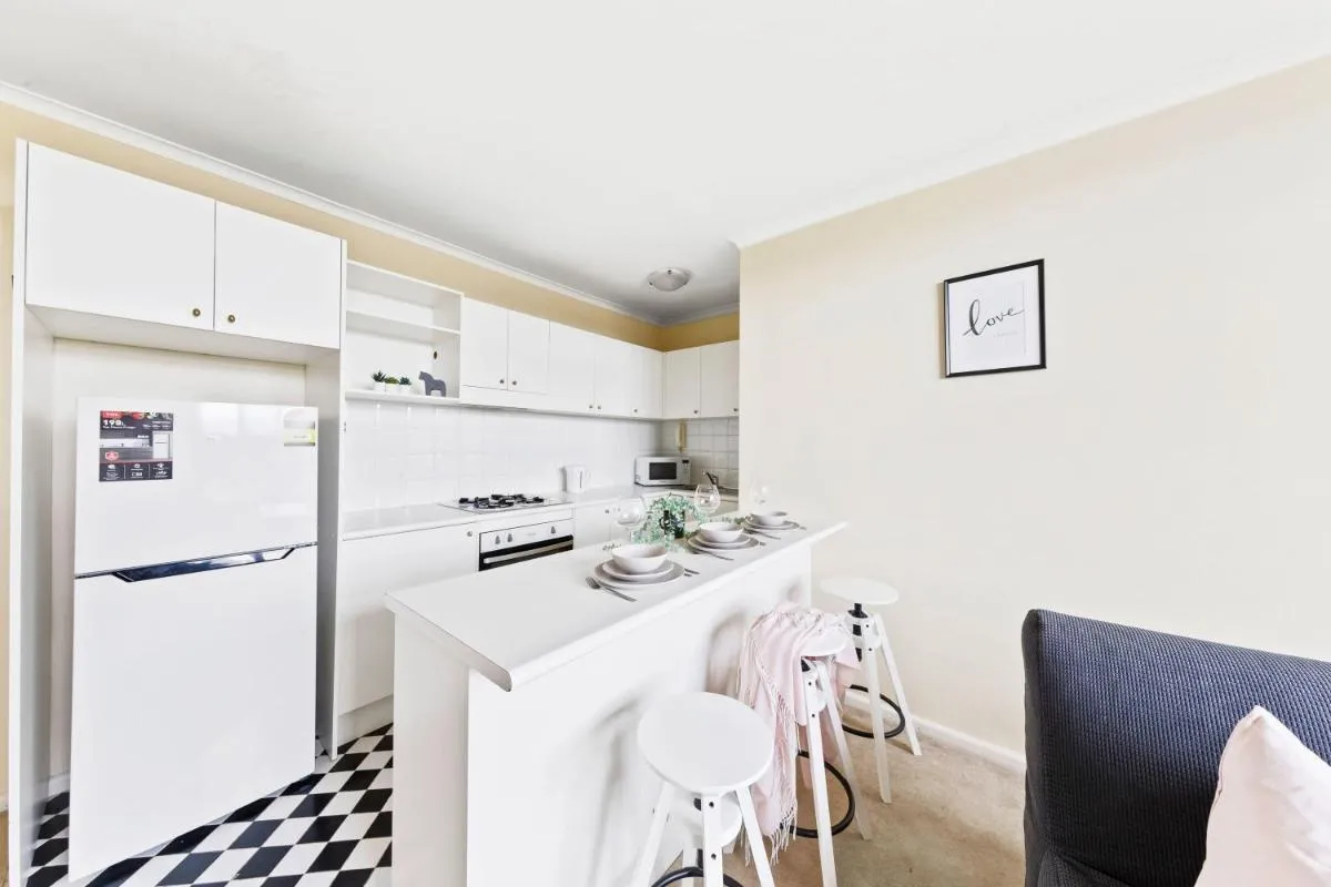 A Comfy & Cozy Apt in Clifton Hill FREE Parking — 3