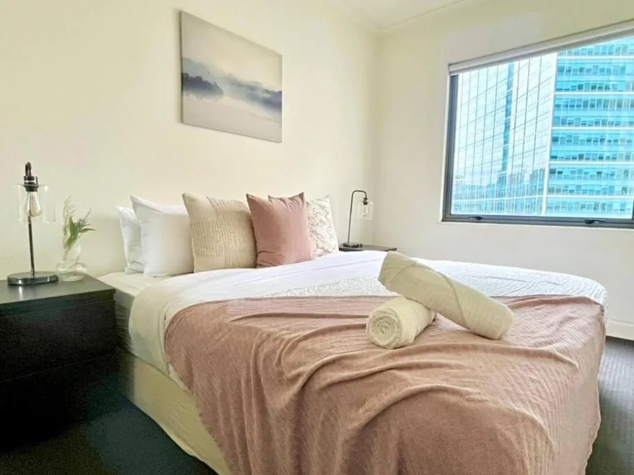 A Cozy 2B2B Apt Next To Carlton Garden W/ Parking