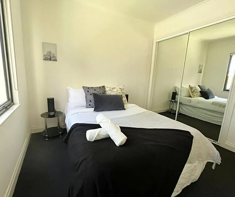 A Cozy 2B2B Apt Next To Carlton Garden W/ Parking — 3