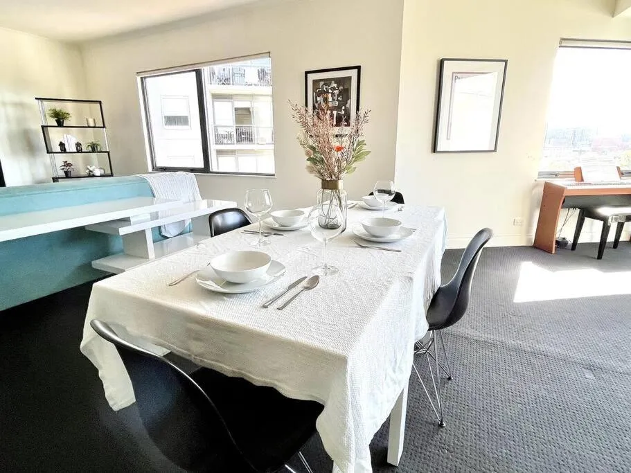 A Cozy 2B2B Apt Next To Carlton Garden W/ Parking — 4