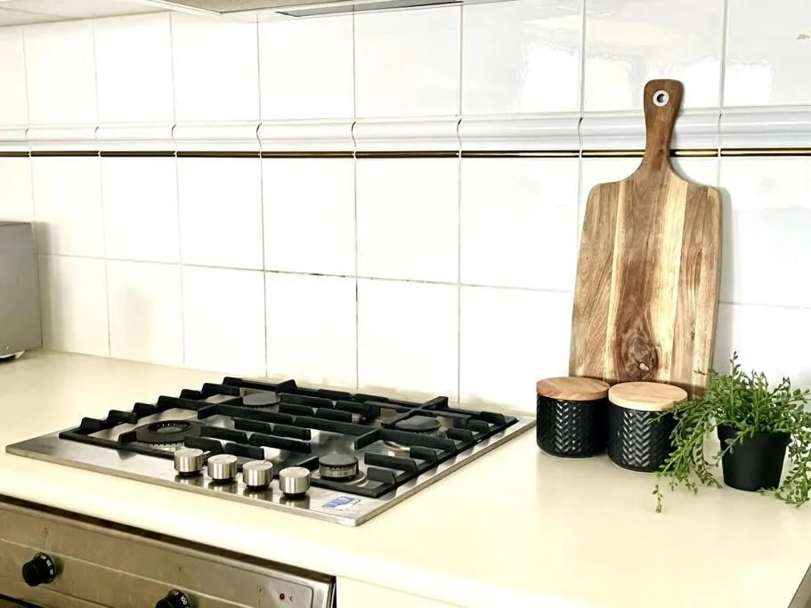 A Cozy 2B2B Apt Next To Carlton Garden W/ Parking — 5