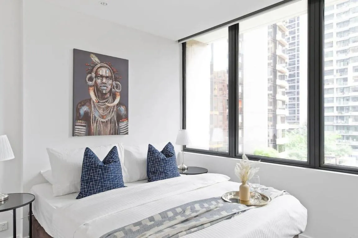 A Cozy 2BR Apt Opposite Southern Cross Station