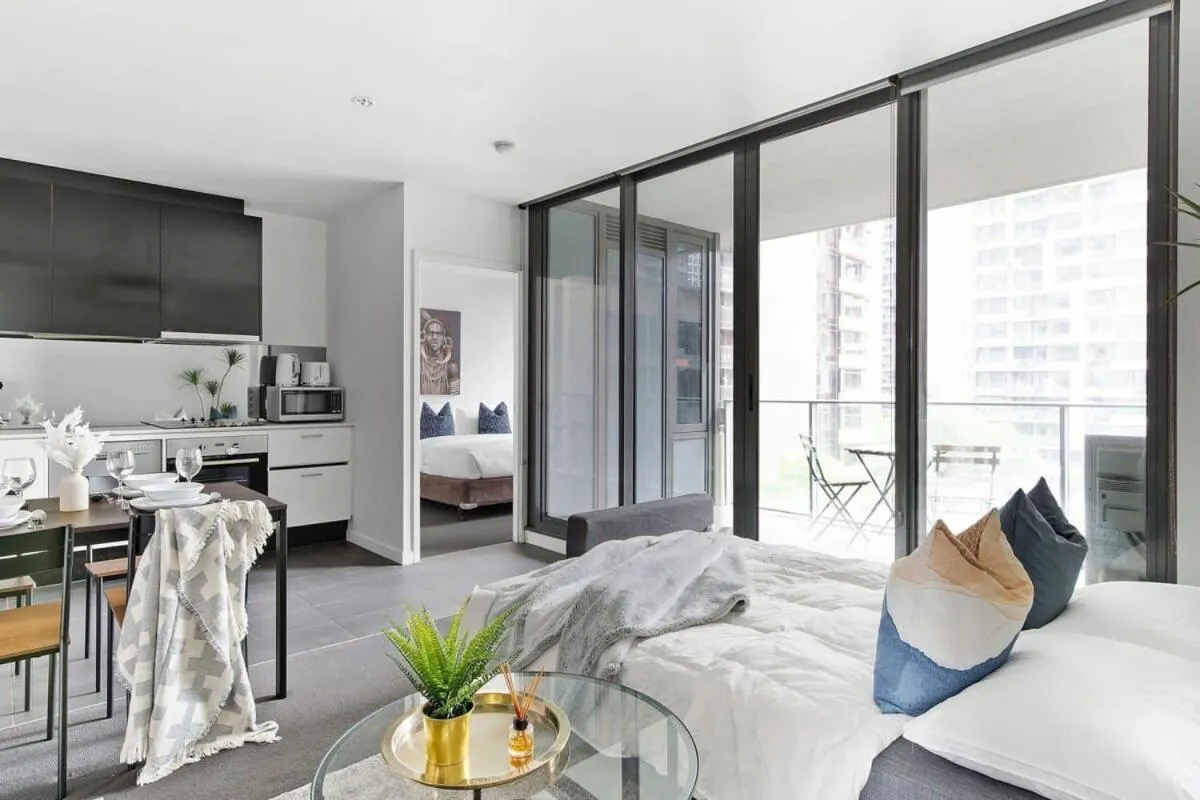 A Cozy 2BR Apt Opposite Southern Cross Station — 2