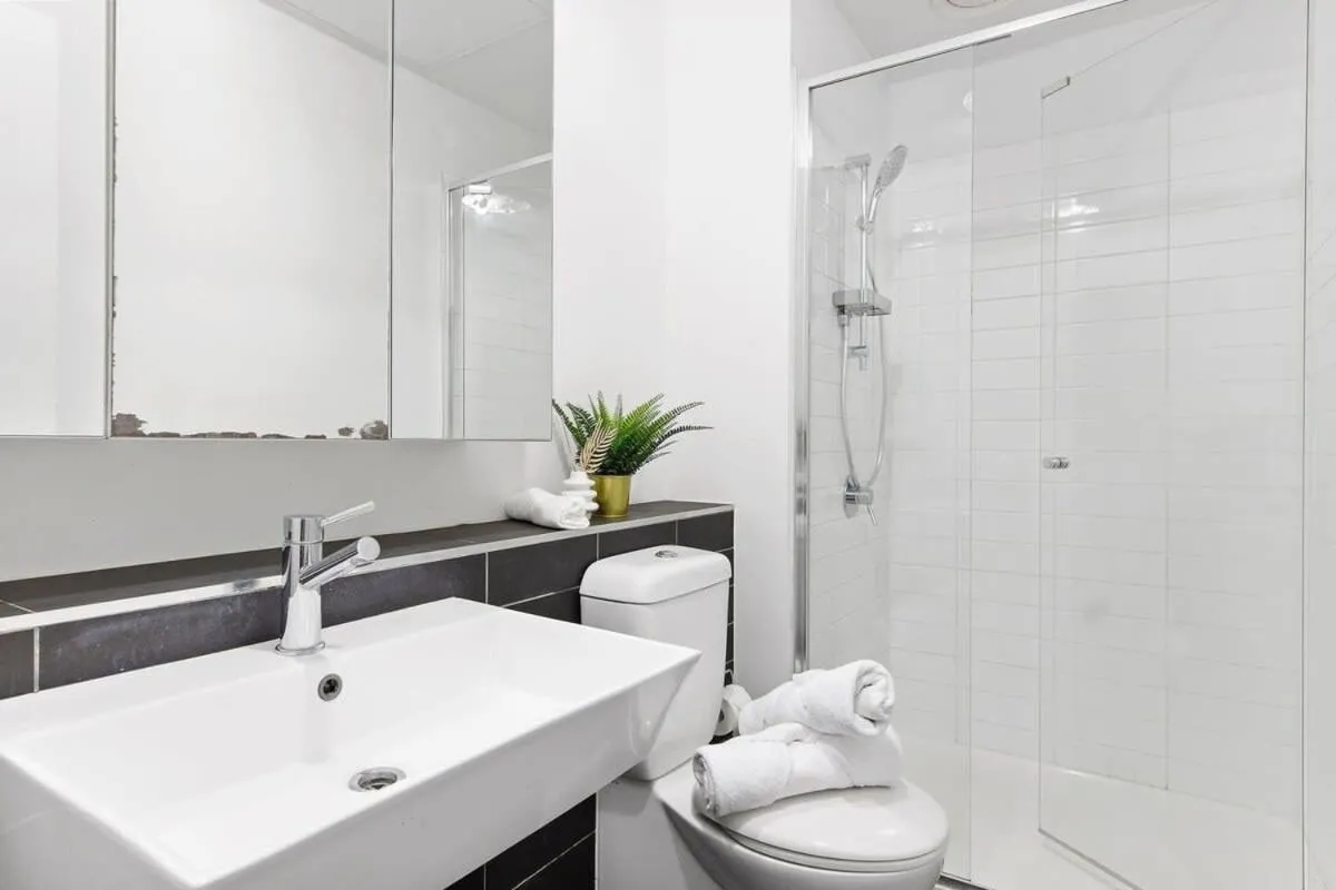 A Cozy 2BR Apt Opposite Southern Cross Station — 3