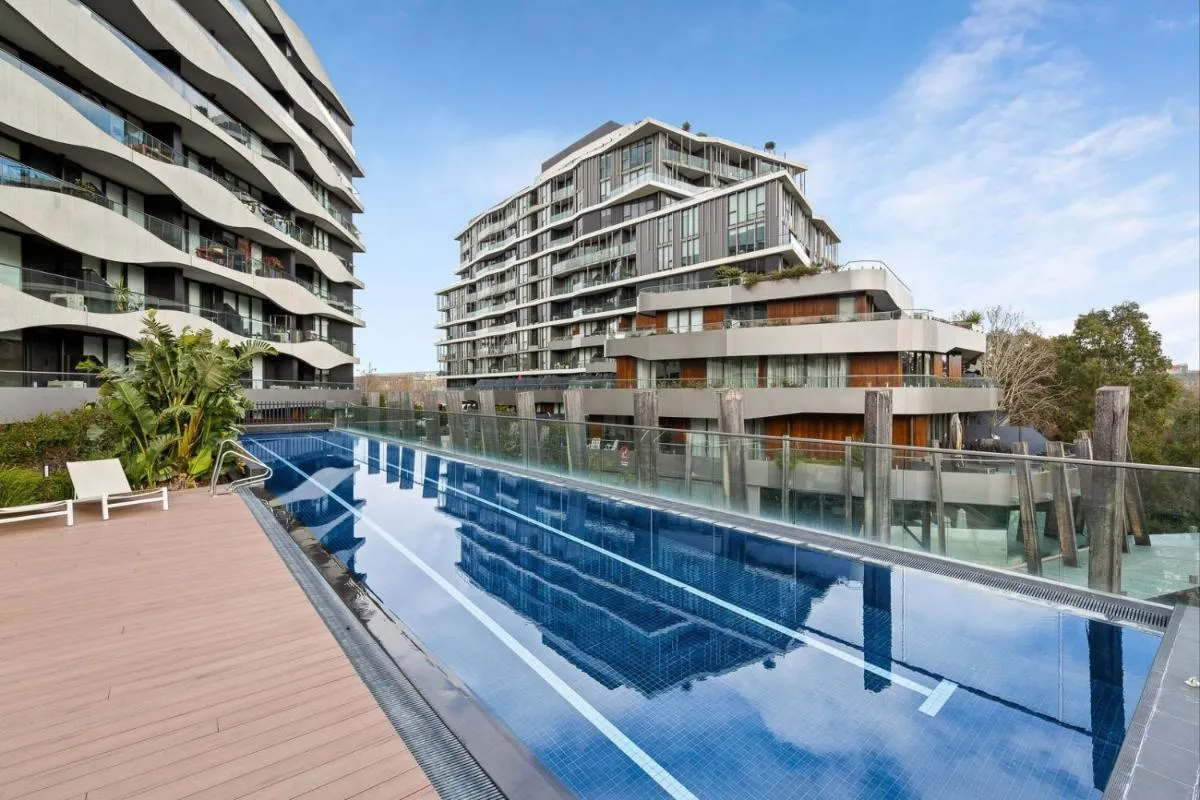 A Cozy 2BR Apt with a Large Balcony FREE Parking — 4