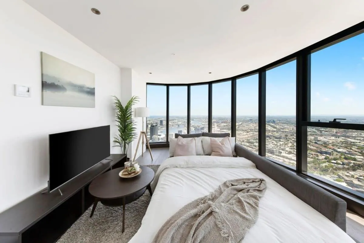 A Cozy 3BR Apt with Panoramic Views FREE Parking — 2