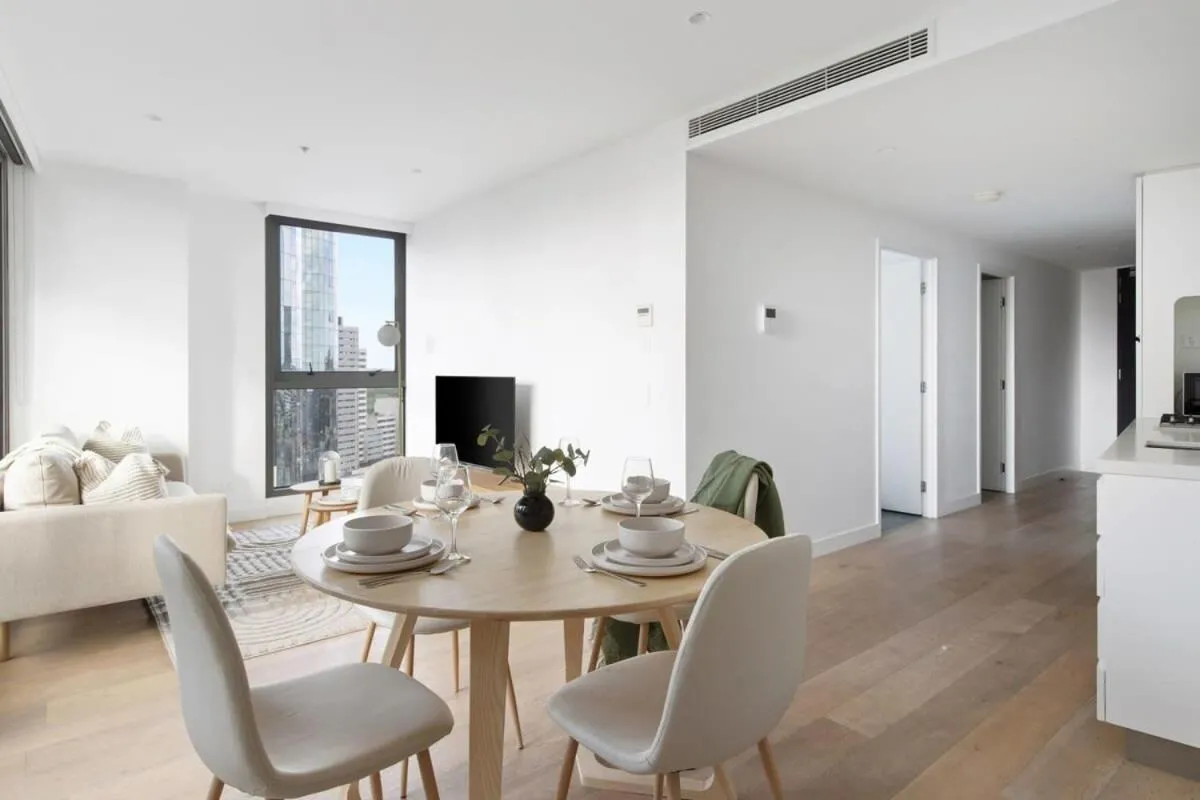 A Cozy Apt with City Views Near Crown Casino — 5
