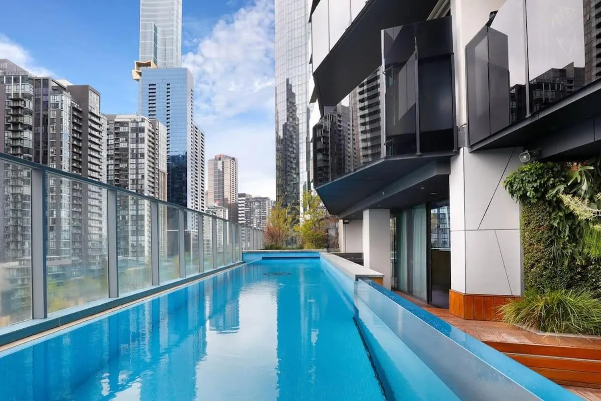 A Cozy Apt with City Views Near Crown Casino — 4