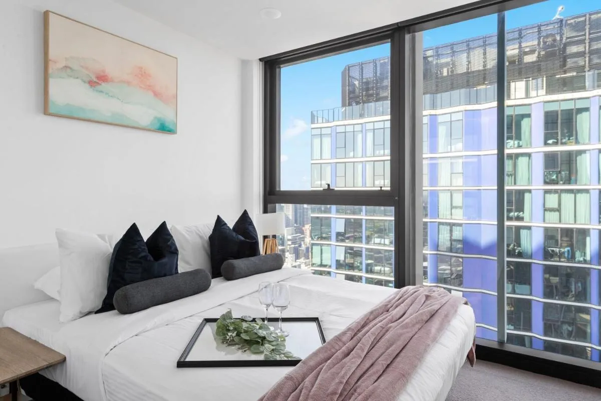 A Cozy & Comfy 2BR Apt Up in the Clouds Near CBD — 2