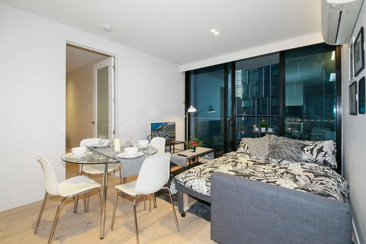 A Cozy & Stylish 2BR Suite in Melbourne CBD — 4