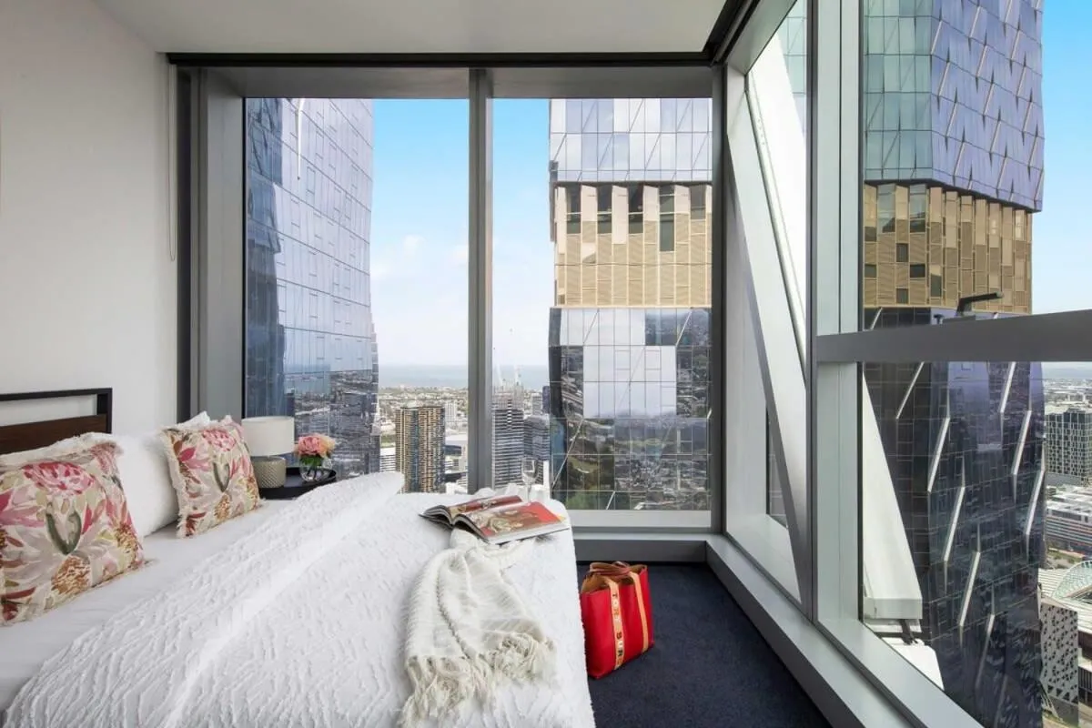 A Lux 2BR Apt Next to Southern Cross City Views — 2