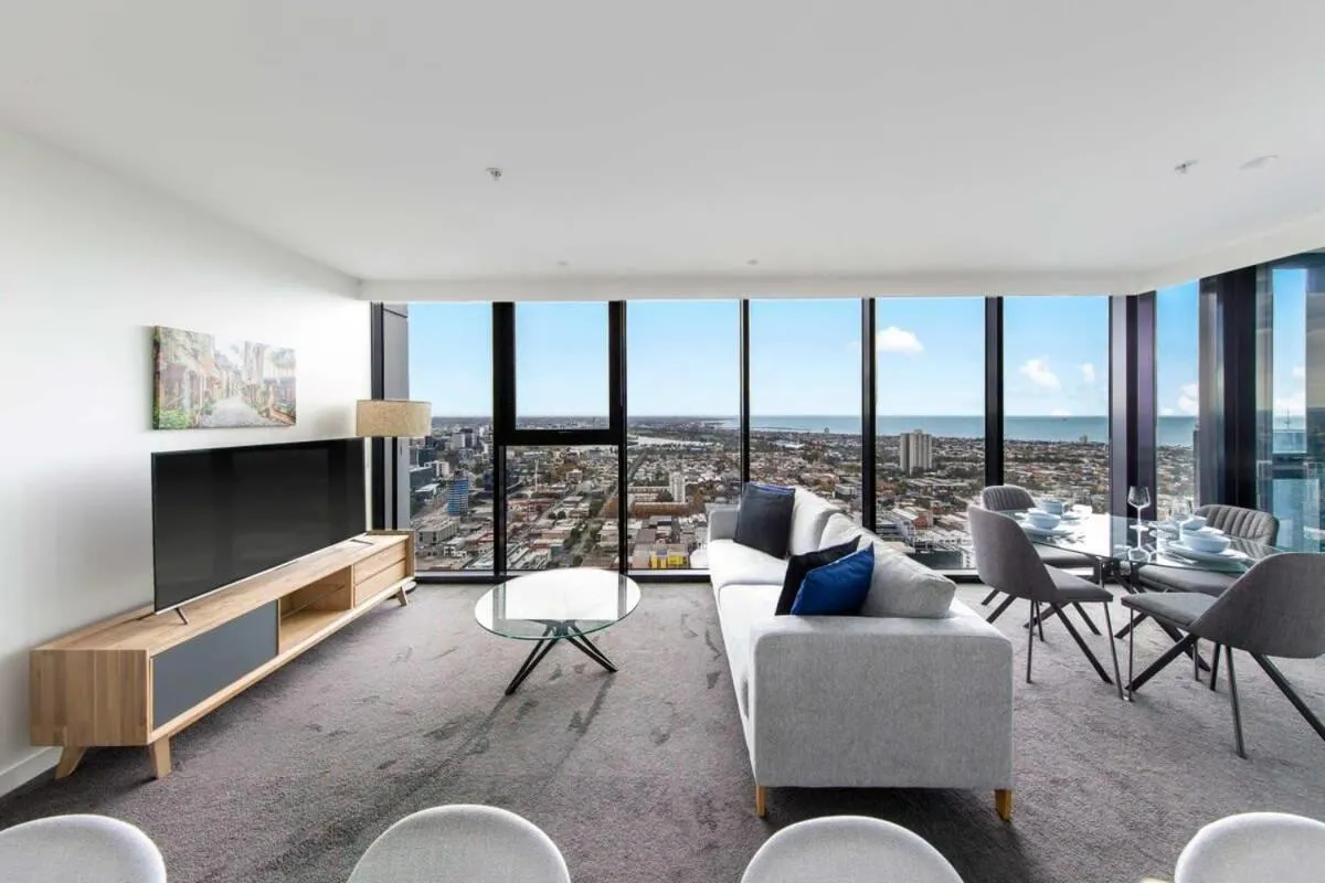 A Lux 2BR Apt with Panoramic Views, FREE Parking — 5