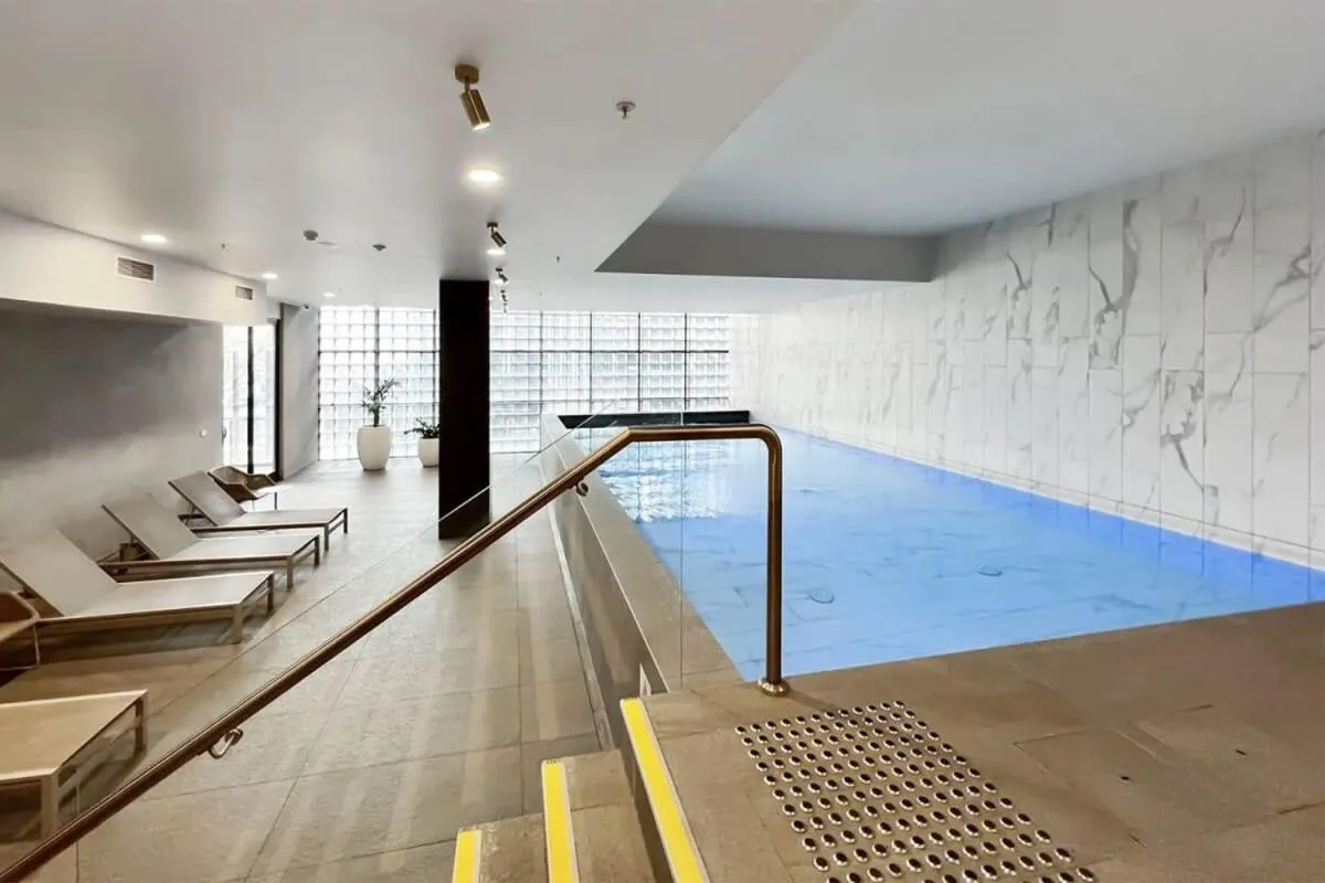 A Modern Apt Near Southern Cross with City Views — 4