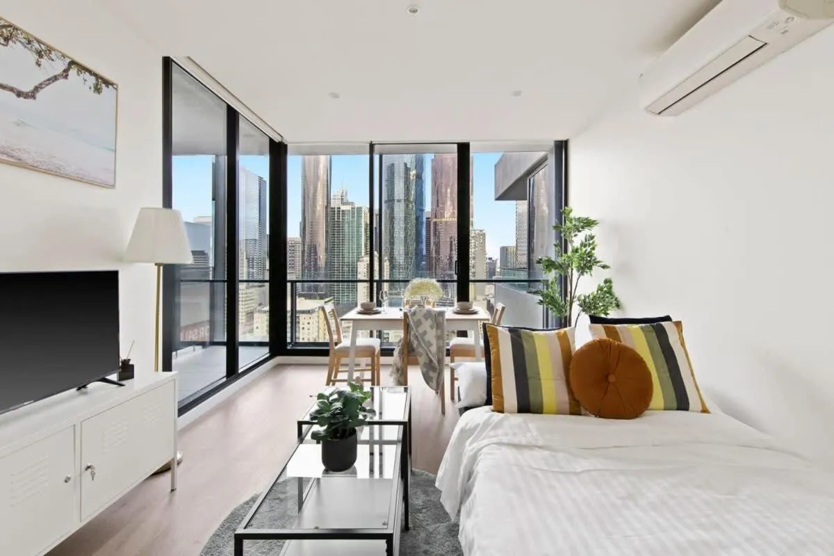 A Modern Apt Near Southern Cross with City Views — 2