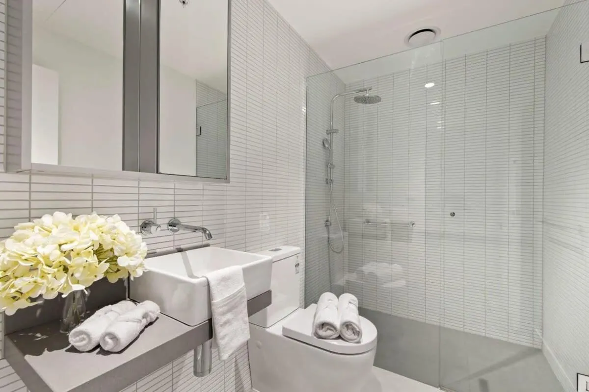 A Modern Apt Near Southern Cross with City Views — 3