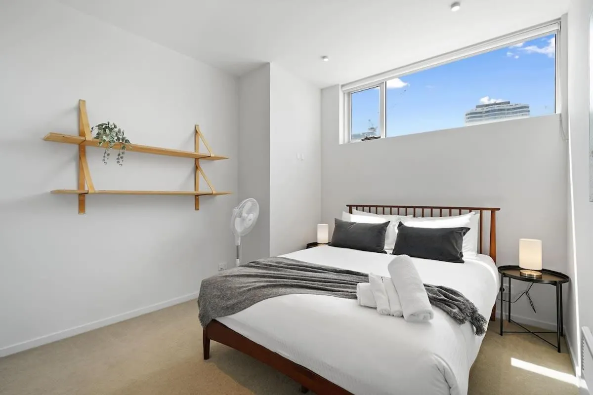 A River-side 2bdm Footscray Oasis + Parking — 2