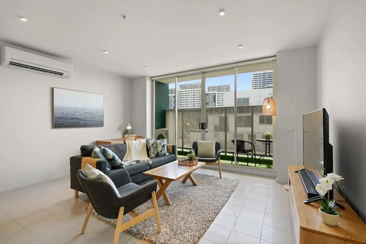A River-side 2bdm Footscray Oasis + Parking — 5
