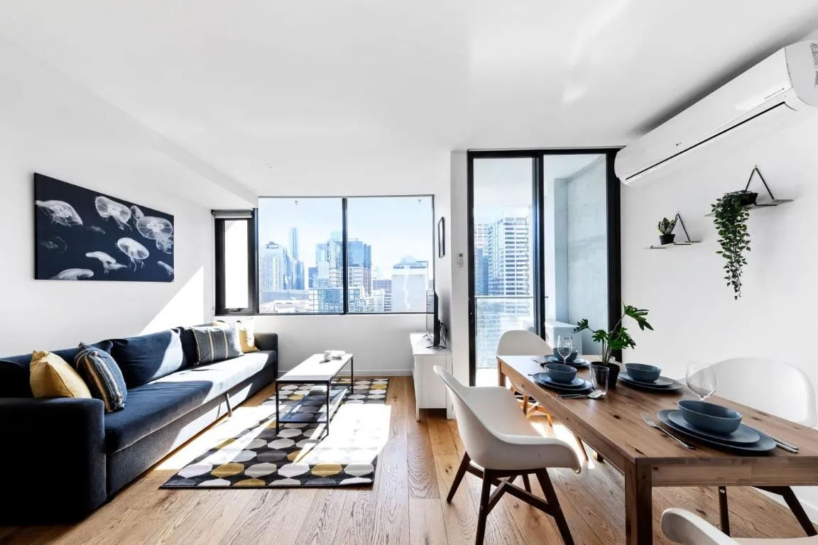 A Spacious & Chic Home Next to Southern Cross