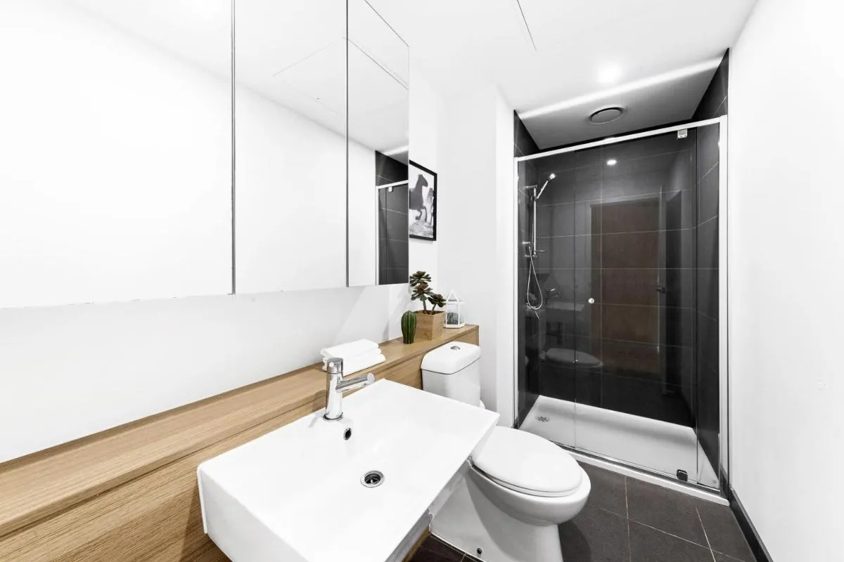A Spacious & Chic Home Next to Southern Cross — 3
