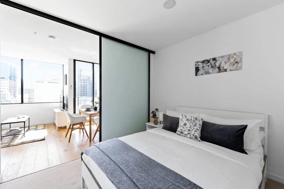 A Spacious & Chic Home Next to Southern Cross — 2