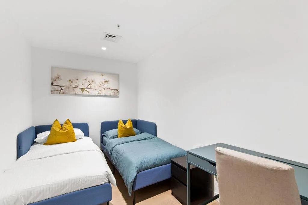A Spacious & Lux Apt for 5 Next to Southern Cross — 2