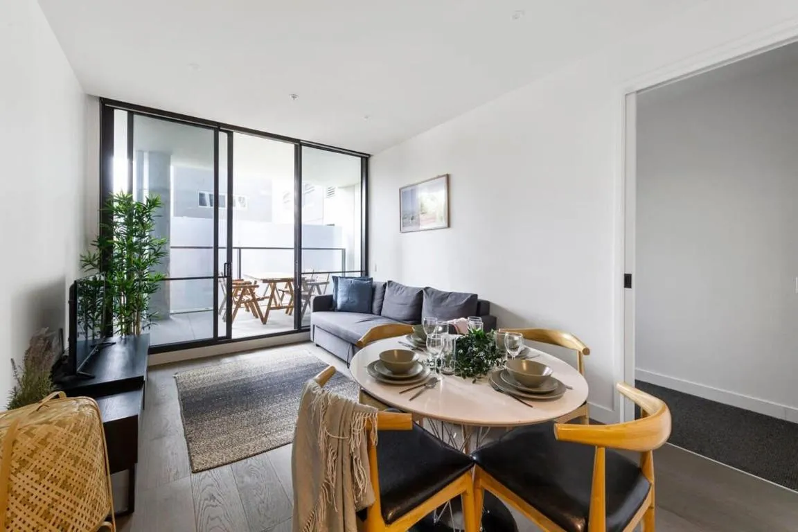 A Stylish 2BR Apt Near Melbourne Central