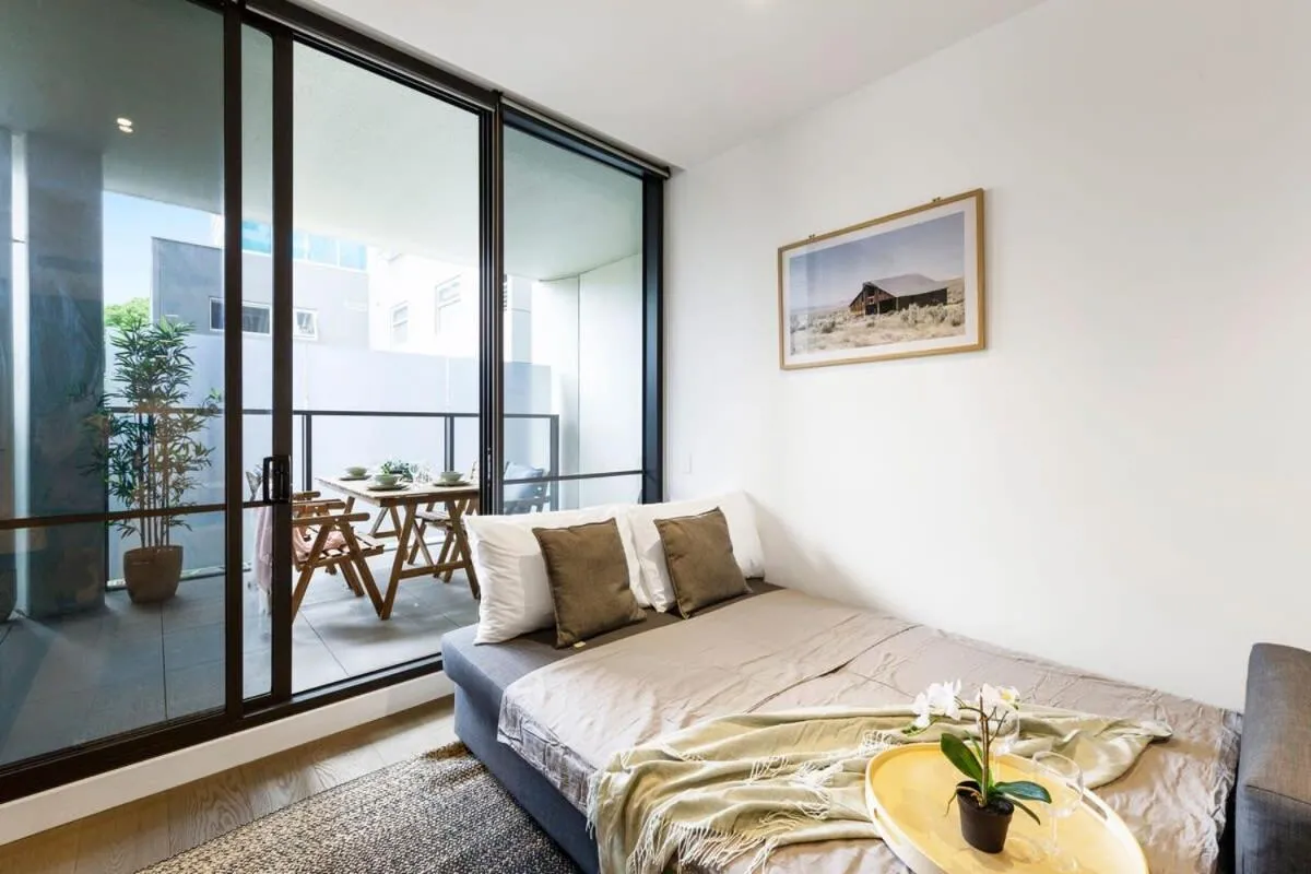 A Stylish 2BR Apt Near Melbourne Central — 4