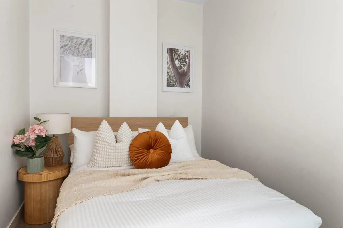 A Stylish & Central 2BR Apt Near Flinders Station — 2