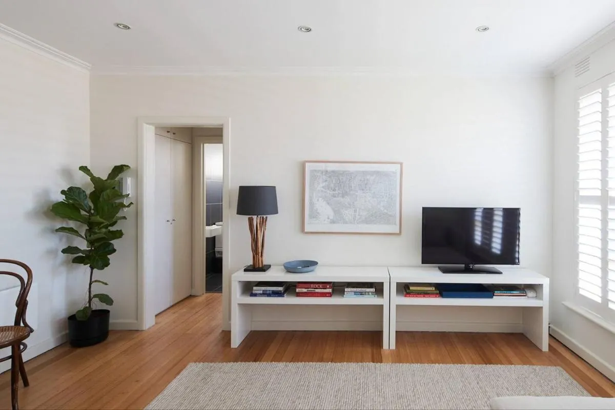 A Touch of Tuscan Charm off Toorak Road — 5