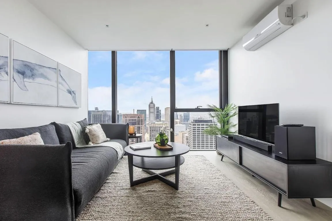 Aloft on Collins – Skyline Views from the 53rd Floor