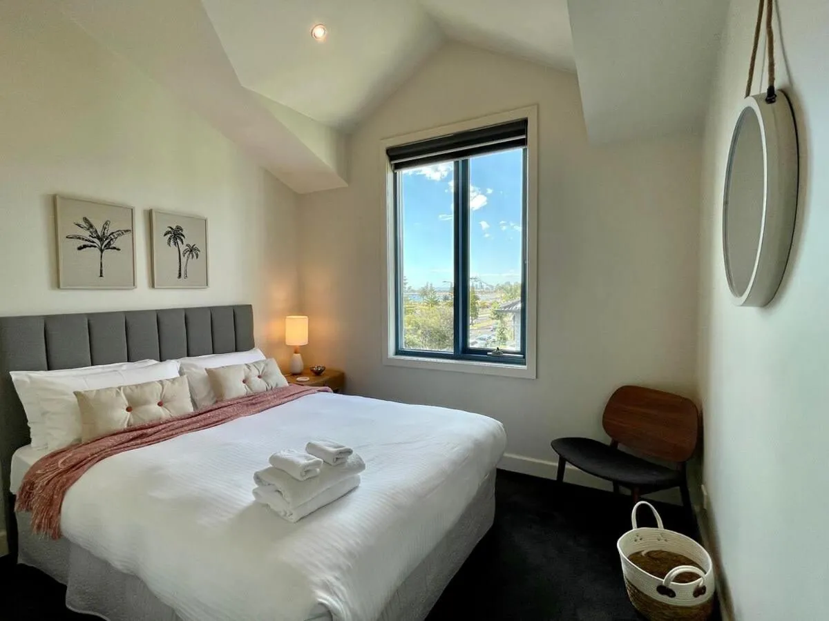 Amazing Beachfront & City Views 2 bed 2 bathroom — 2