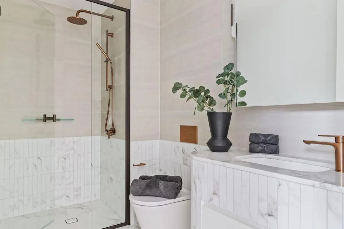 An Amazing 2BR Apt at Sapphire by the Gardens — 3