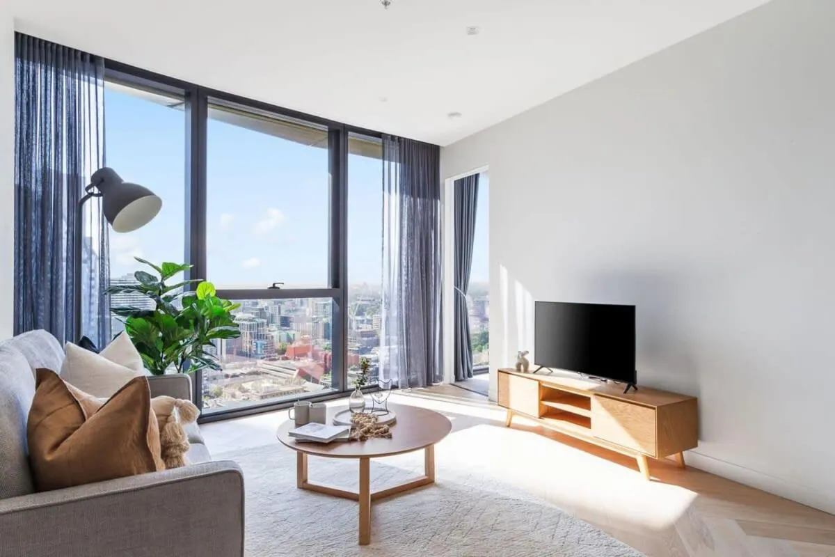 An Amazing 2BR Apt at Sapphire by the Gardens — 5