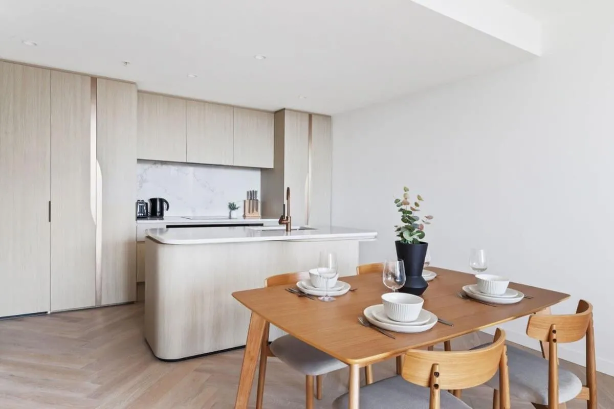 An Amazing 2BR Apt at Sapphire by the Gardens — 4