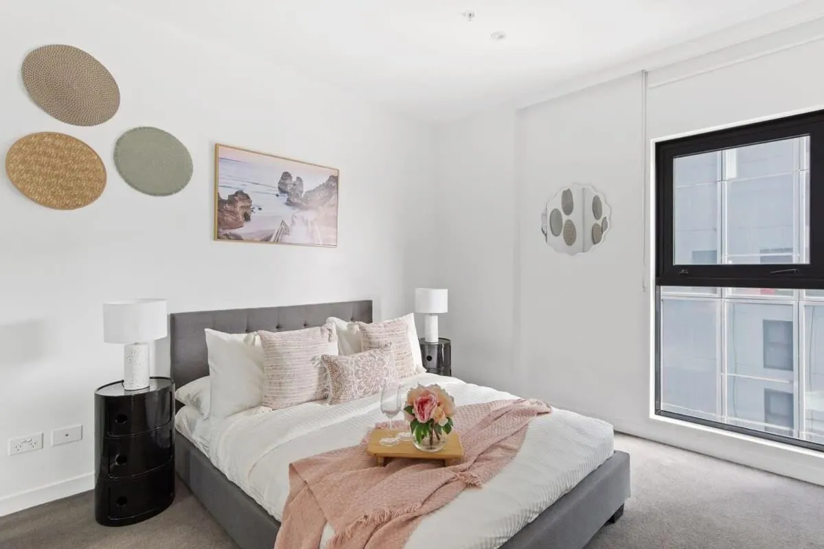 An Amazing 2BR Apt with City Views in Southbank — 2