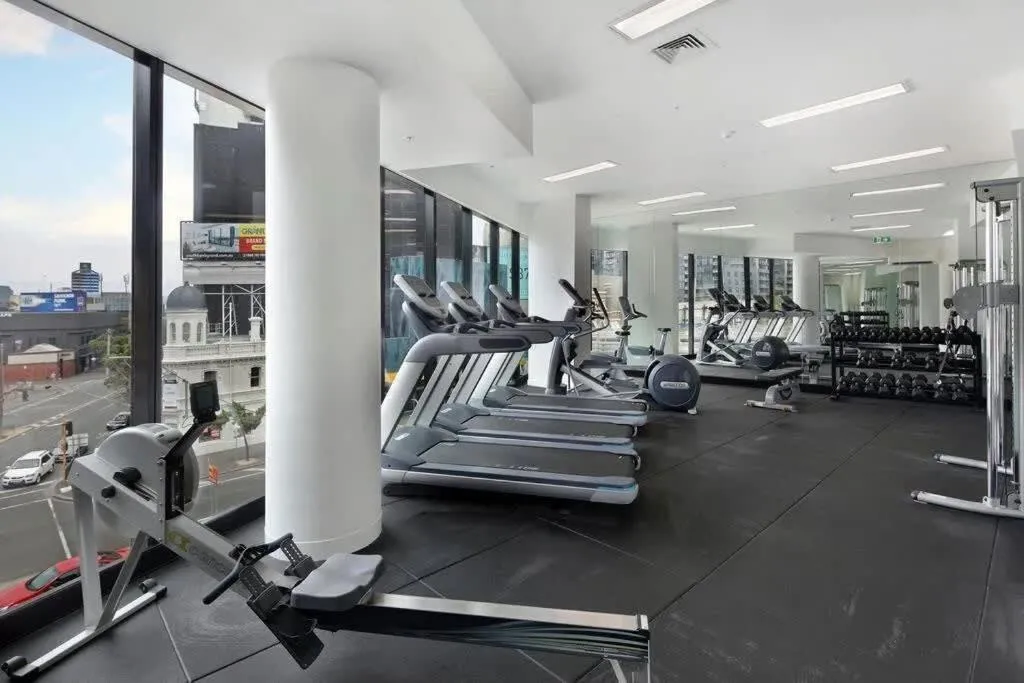 An Amazing 2BR Apt with City Views in Southbank — 5