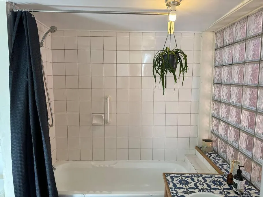 Artsy North Melbourne 2-Bedder — 3