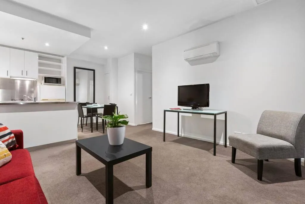 Astral Apartments. Spacious 2 bed, 2 bath apartment in a great location. — 5