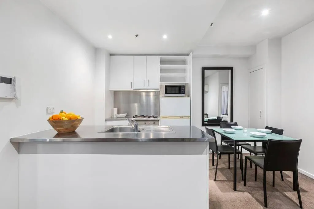 Astral Apartments. Spacious 2 bed, 2 bath apartment in a great location. — 4