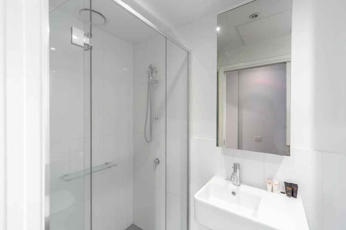 Aura2107, 2 Bedroom Apartment with Balcony, Stunning Yarra River and City Views — 3