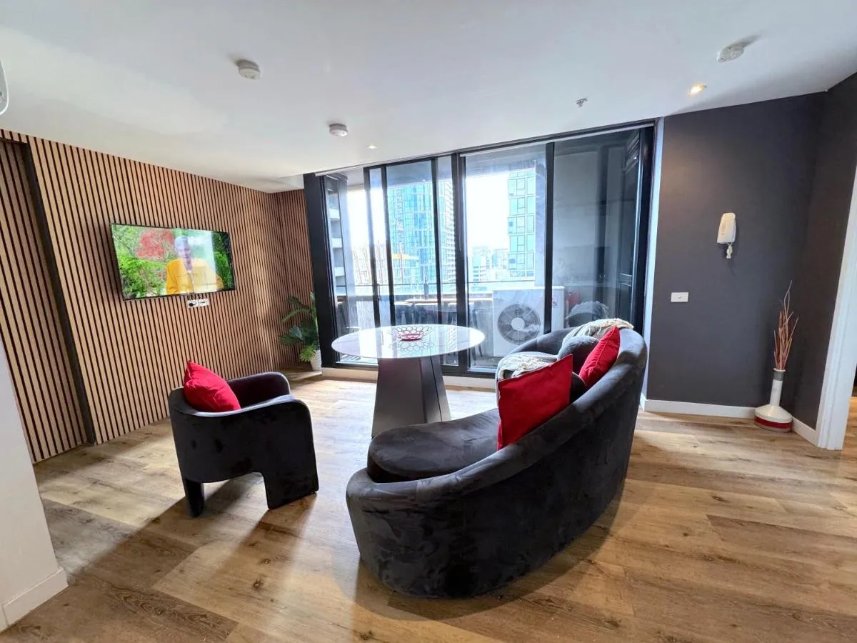 Aura on Flinders Serviced Apartments — 3
