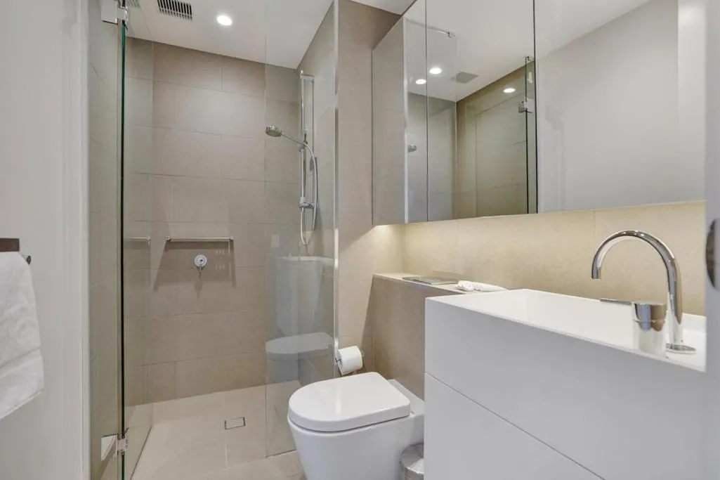 Australia 108 – Prestigious Southbank Level 14 Apt — 3