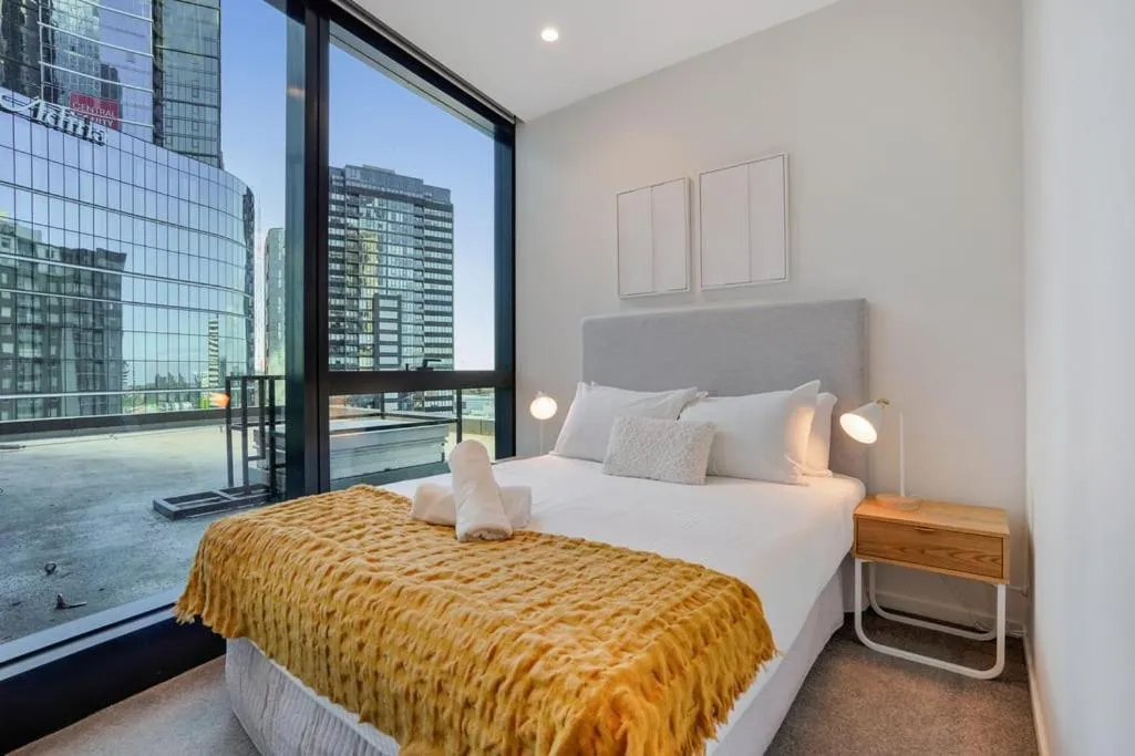 Australia 108 – Prestigious Southbank Level 14 Apt
