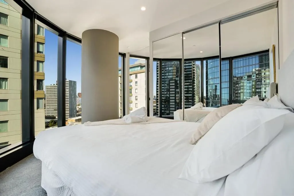 Australia 108 – Prestigious Southbank Level 14 Apt — 2